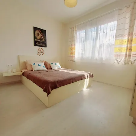 Renovated Apartment, Ideal Location And Stylish Design 公寓 *